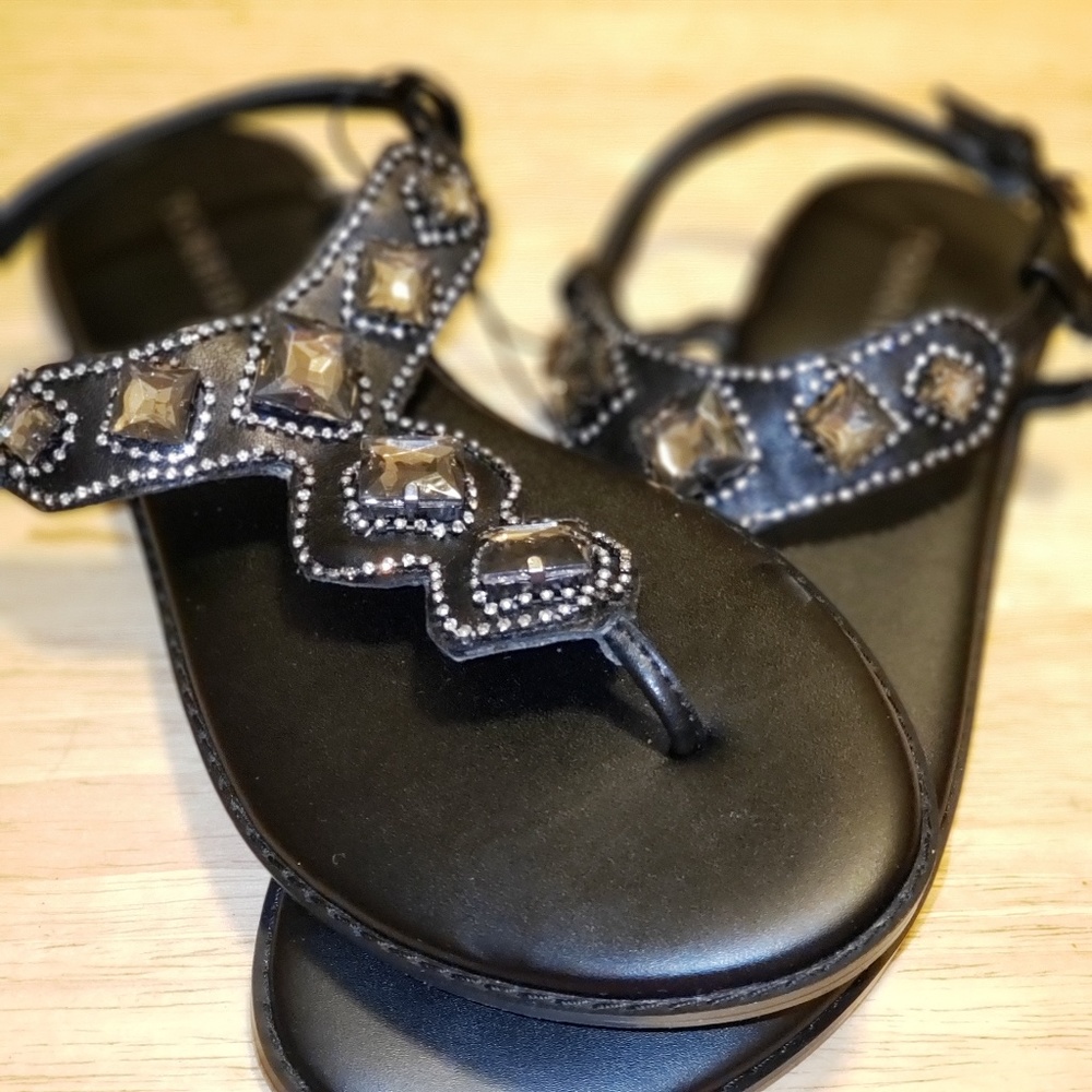 Sandals - Picture 2 of 4